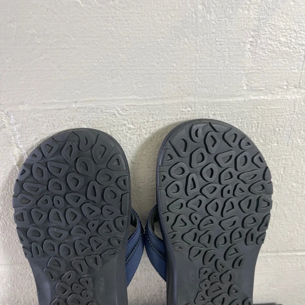 OluKai Kia'i II Sandal HLA Gray Navy Blue Flip Flops Sandals Slip‎ On Men's 8 US